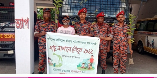 সাতক্ষীরা ফায়ার সার্ভিস স্টেশনে বাংলাদেশ ৮৮’র বৃক্ষরোপন