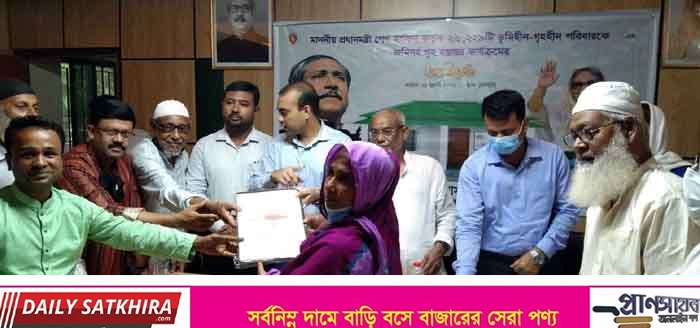 দেবহাটায় ৫৪জন গৃহহীন পরিবার পেল প্রধানমন্ত্রীর দেয়া নতুন ঠিকানা