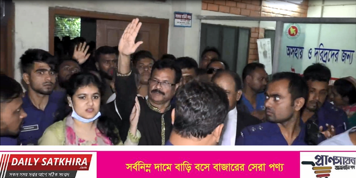 সাতক্ষীরায় প্রধানমন্ত্রী’র গাড়ি বহরে হামলার ঘটনায় অস্ত্র ও বিষ্ফোরক দ্রব্য আইনের দু’টি মামলায় আরো দুই জনের সাক্ষ্য গ্রহন