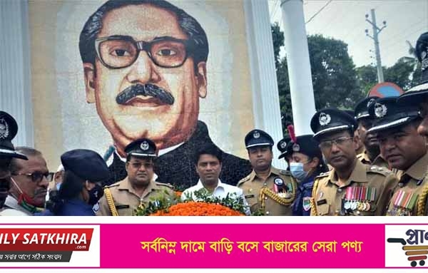 জাতীয় শোক দিবসে বঙ্গবন্ধুর মোরালে পুষ্পস্তবক অর্পন