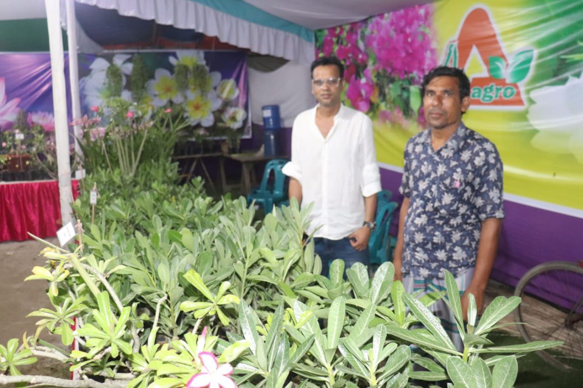 সাতক্ষীরা বৃক্ষ মেলায় মানুষের নজর কেড়েছে ফোর এ এগ্রো