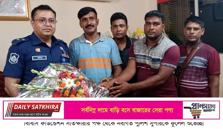নবাগত পুলিশ সুপারকে বিবিসি ফাউন্ডেশন সাতক্ষীরার ফুলেল শুভেচ্ছা