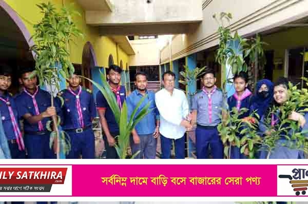 সাতক্ষীরা দিবা-নৈশ কলেজ রোভার স্কাউট গ্রুপের ক্রু মিটিং ও বৃক্ষ বিতরণ
