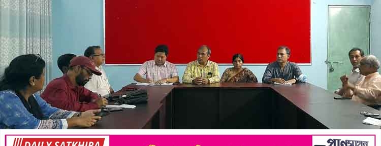 শ্যামনগরের মুন্ডাপাড়া ঘুরে সাতক্ষীরা প্রেসক্লাবে সাংবাদিকদের সাথে মতবিনিময় করলেন ঢাকার বিশিষ্টজনেরা