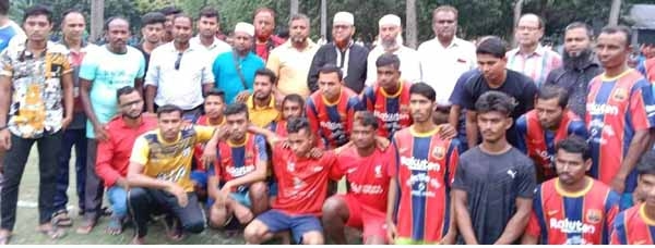 দেবহাটার ফেয়ার মিশনের উদ্যোগে ৩২দলীয় ফুটবল টুর্নামেন্টের ২য় দিনের খেলা