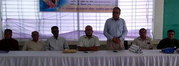 সাতক্ষীরায় সনাতন ধর্ম শিক্ষানিকেতনের উদ্যোগে শিক্ষা উপকরণ বিতরন