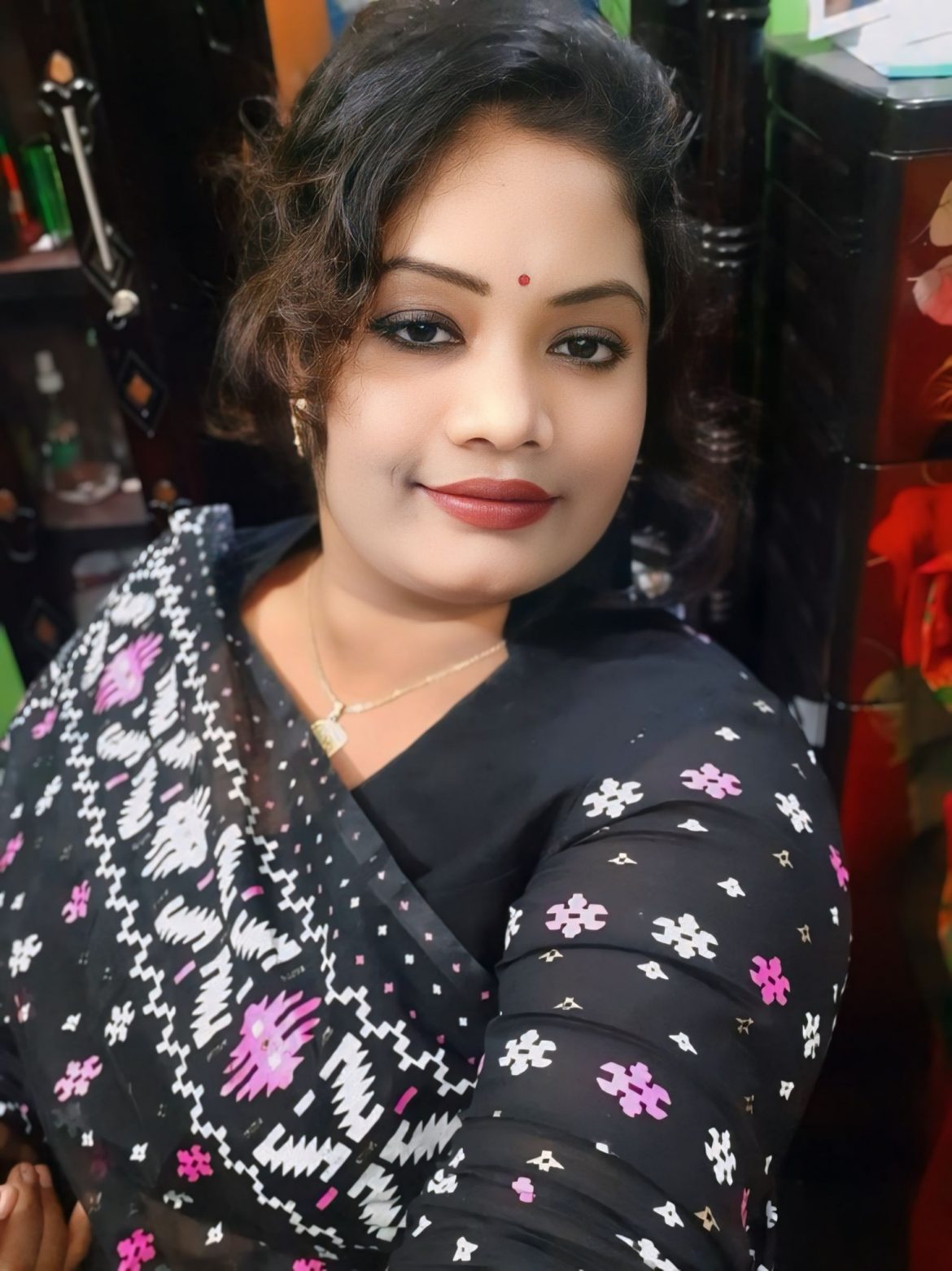 যুবমহিলা লীগ নেত্রীর বিরুদ্ধে পানির ট্যাংকি দেওয়ার নামে অর্থ হাতিয়ে নেওয়ার অভিযোগ