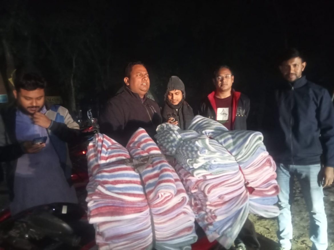 ল’ স্টুডেন্টস ফোরামের উদ্যোগে শীতবস্ত্র বিতরণ