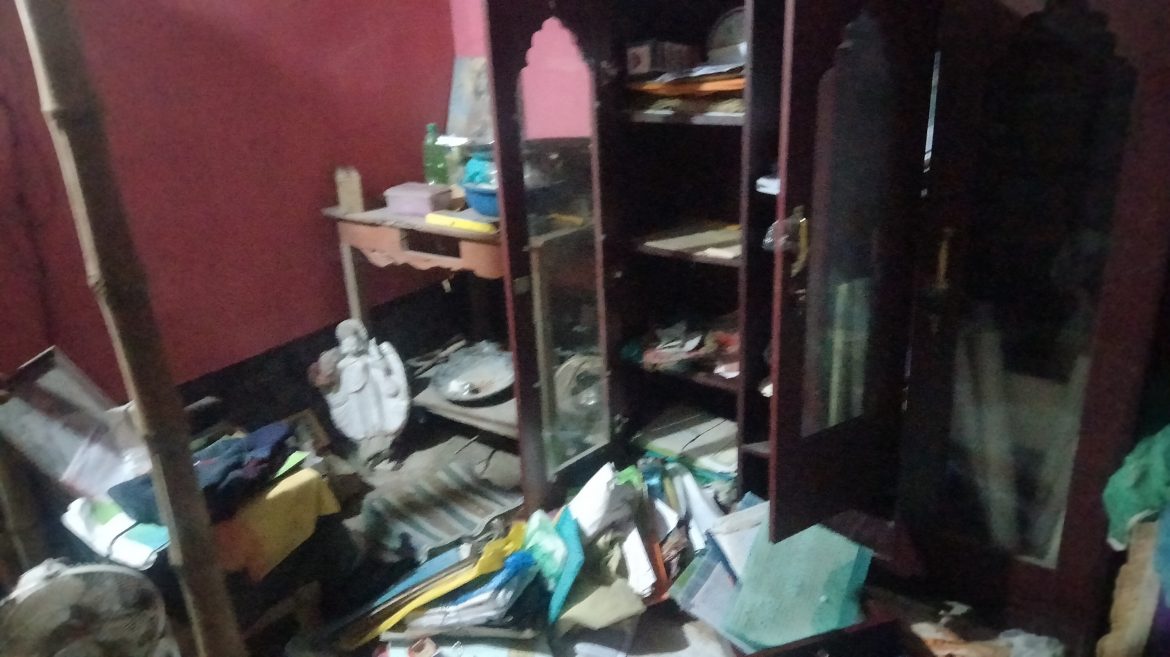 আশাশুনিতে চেতনা নাশক ঔষধ স্প্রে করে নগদ টাকা সোনার গহনা লুট