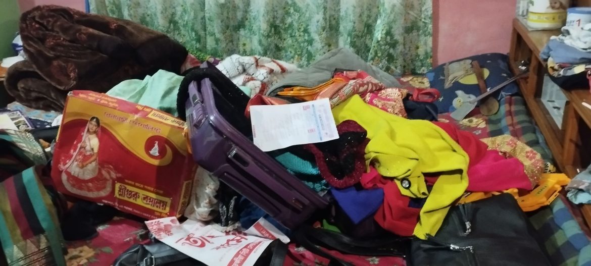 সাতক্ষীরায় জালানার গ্রিল কেটে ব্যবসায়ীর বাড়িতে ডাকাতি