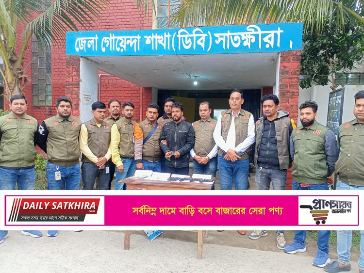 দেবহাটায় ৩টি বিদেশি পিস্তলসহ আসাদুল গাজী নামের এক ব্যক্তি আটক