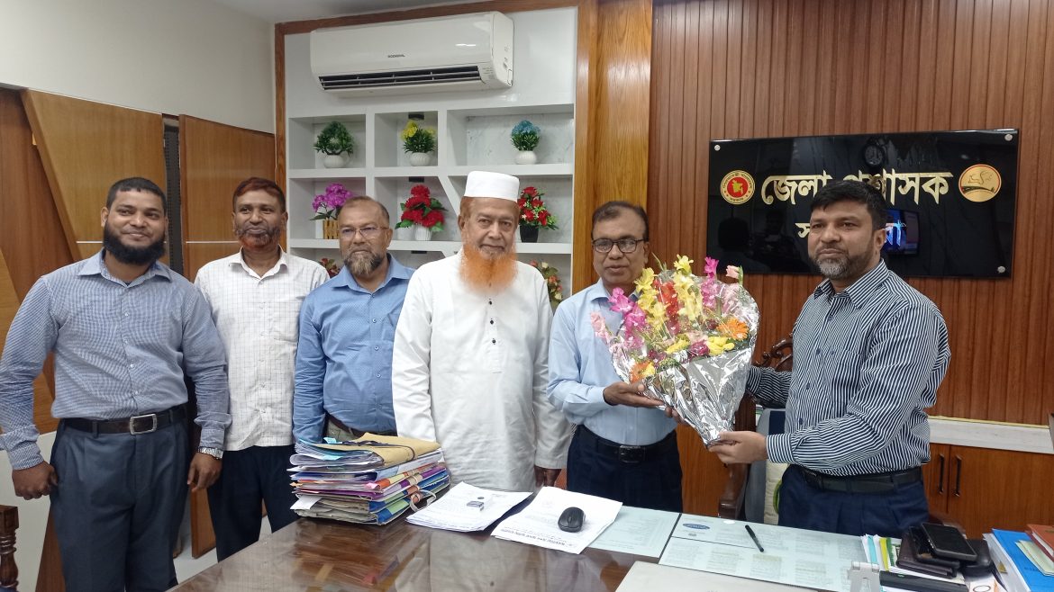 জেলা প্রশাসক মোস্তাক আহমেদের মতবিনিময় সভা