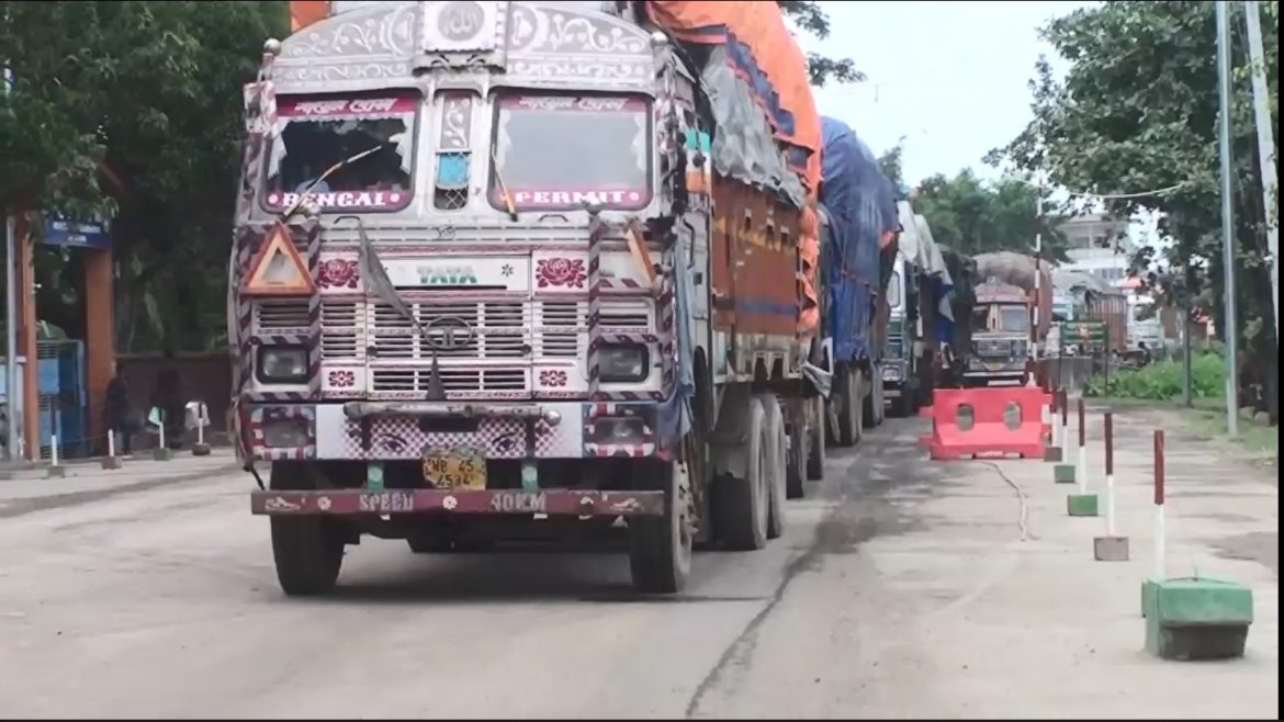 টানা ৯দিন ভোমরা স্থলবন্দরের আমদানি-রপ্তানি কার্যক্রম বন্ধ