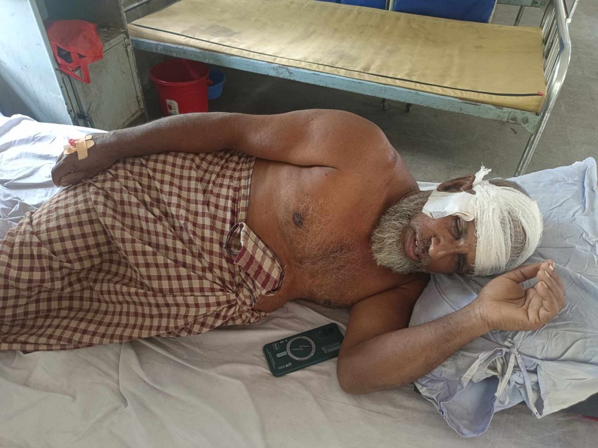 দেবহাটার সখিপুরে তুচ্ছ ঘটনায় ভাই ও তার স্ত্রী পুত্রের মারপিটে জখম