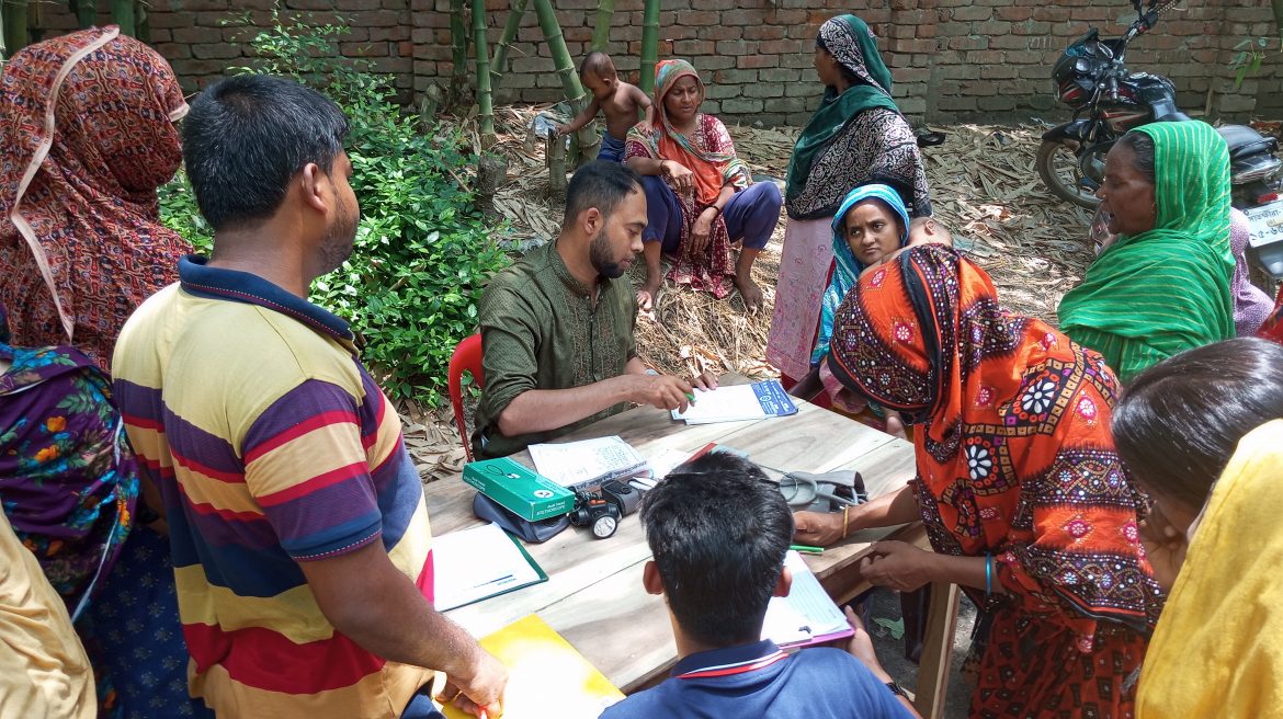 সাতক্ষীরা শহরের রহমতপুর ক‌লোনী‌তে বারসিকের স্বাস্থ্য সেবা ক্যাম্প