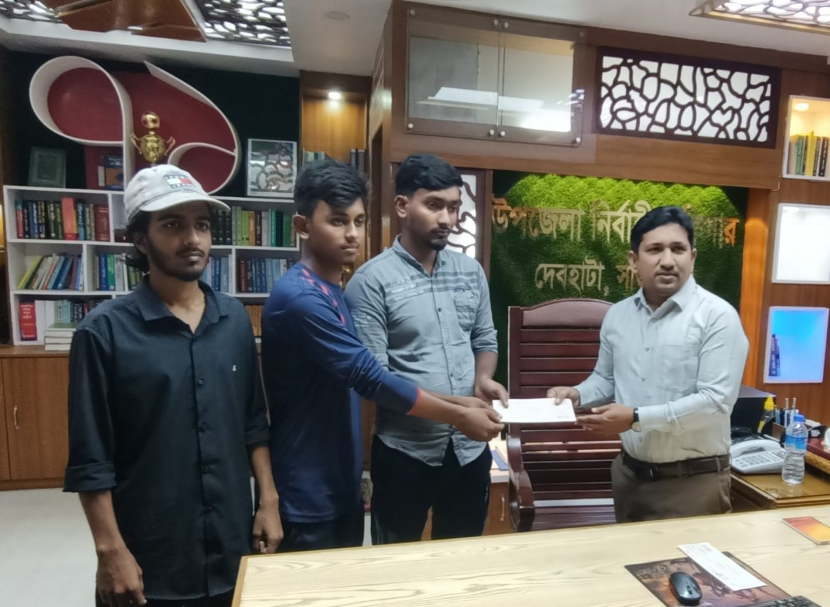 দেবহাটায় জুলাই গনআন্দোলনে আহত ২ যোদ্ধাকে চিকিৎসা সহায়তা