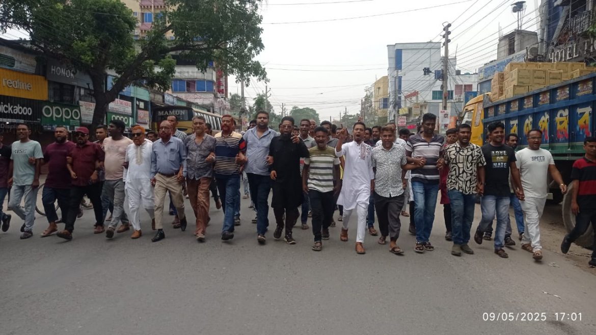 সার্চ কমিটি বাতিলের দাবিতে সাতক্ষীরা সদর উপজেলা বিএনপির বিক্ষোভ