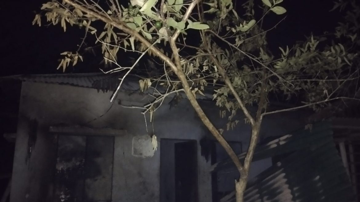 সাতক্ষীরার শিয়ালডাঙ্গায় বসতঘরে আগুন : ২ লক্ষ টাকার ক্ষতি