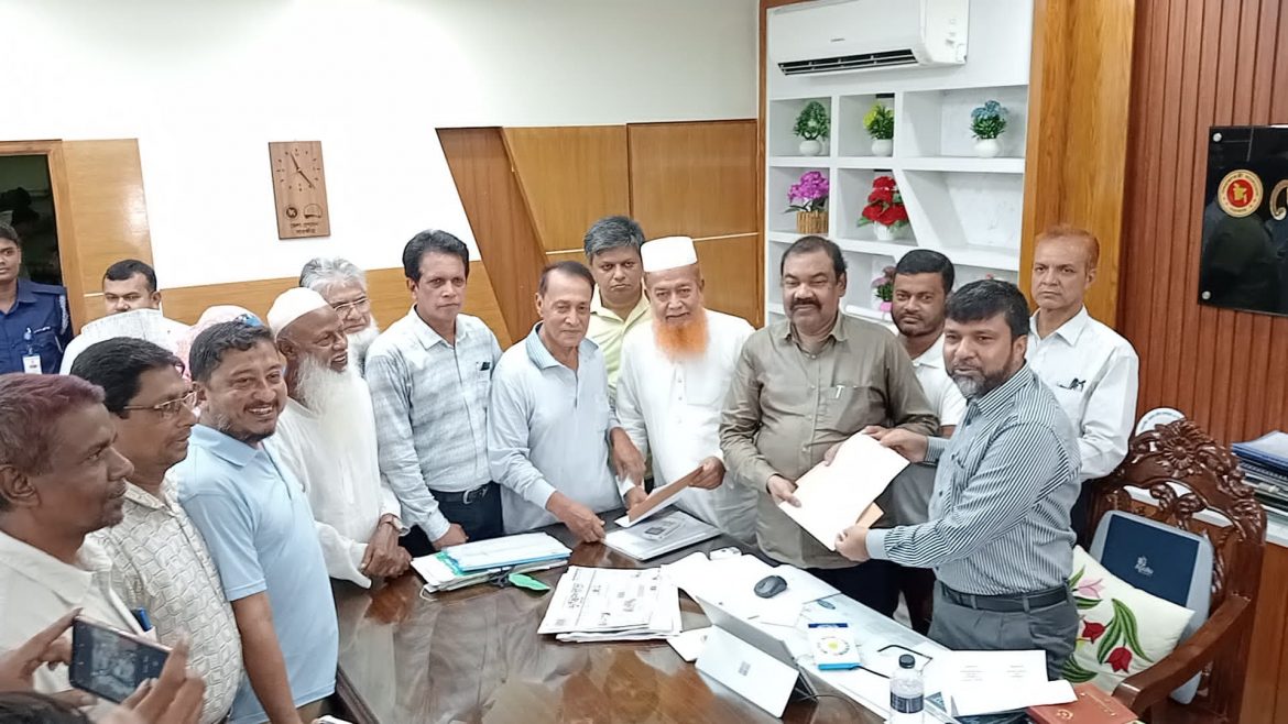 সাতক্ষীরা জেলা নাগরিক অধিকার ও উন্নয়ন সমন্বয় কমিটির মানববন্ধন