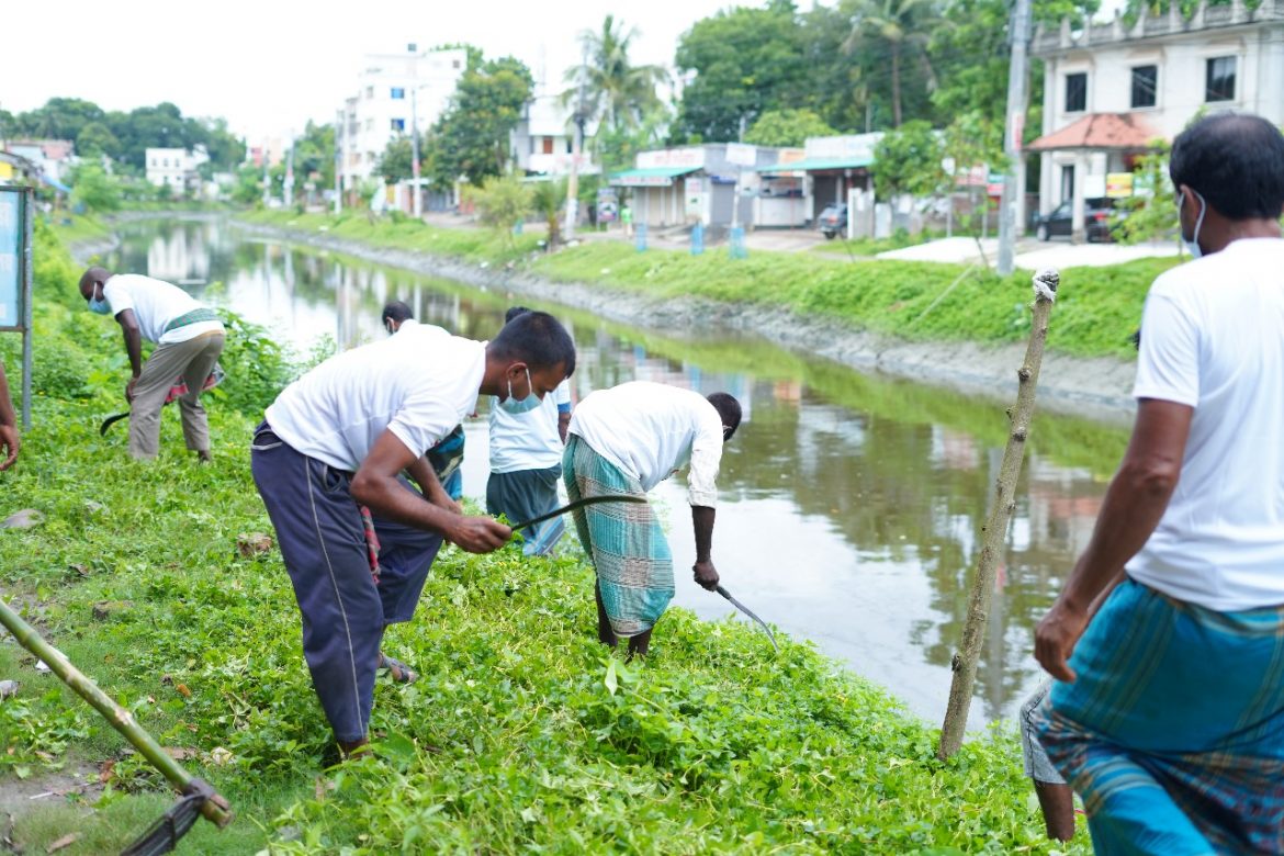 বিশ্ব পরিবেশ দিবস উপলক্ষে সাতক্ষীরায় প্রাণ সায়ের খাল পরিষ্কার