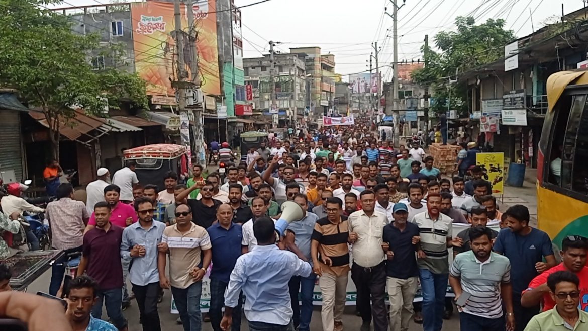 বিএনপি’র বিরুদ্ধে অপপ্রচারের প্রতিবাদে সাতক্ষীরা জেলা স্বেচ্ছাসেবক দলের বিক্ষোভ