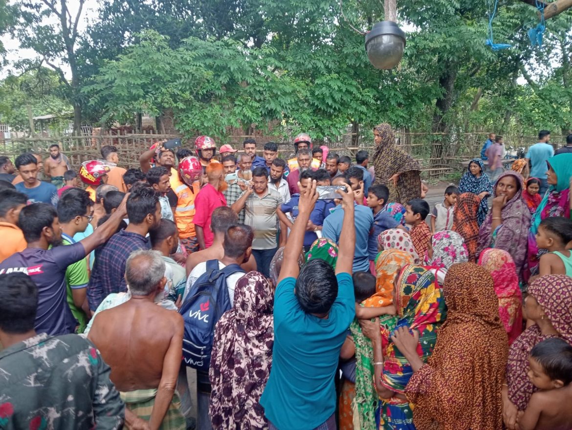 সাতক্ষীরায় দ্রুতগামী পিকআপের চাপায় ভ্যান চালকের মৃত্যু