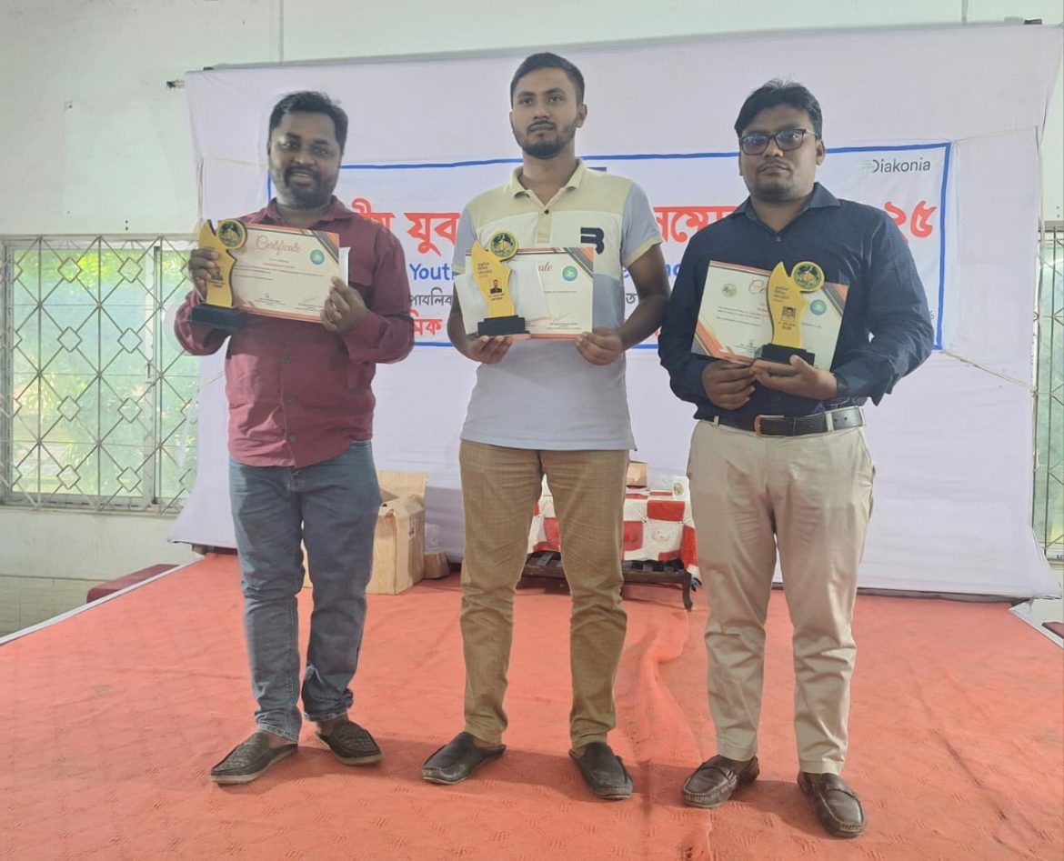 সাতক্ষীরায় বারসিক মিডিয়া অ্যাওয়ার্ডে ভূষিত হলেন তিন সাংবাদিক