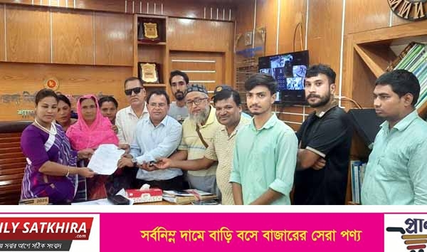 জলাবদ্ধতা নিরসনের দাবিতে শ্যামনগরে প্রশাসনকে স্মারকলিপি