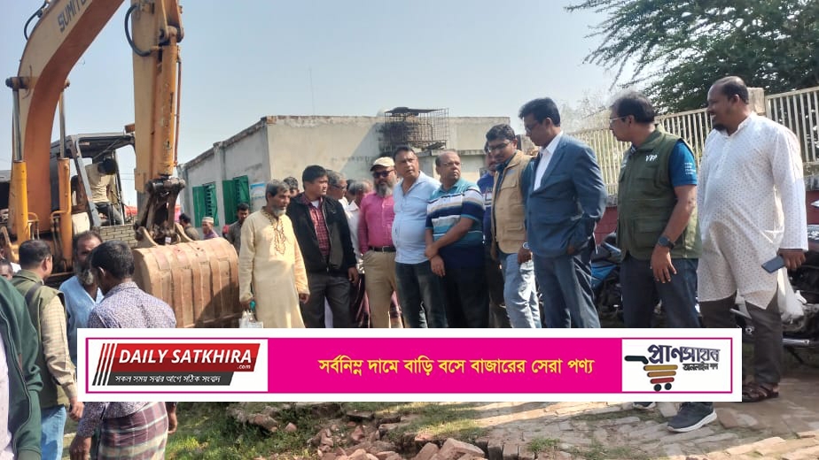 সাতক্ষীরায় দুর্যোগ ঝুঁকি হ্রাসে রাস্তা সংস্কার কার্যক্রমের উদ্বোধন
