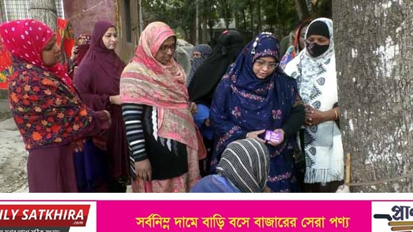 সাতক্ষীরায় তারেক রহমানের ৮ দফার লিফলেট ছড়িয়ে দিল ‘আমরা বিএনপি পরিবার’