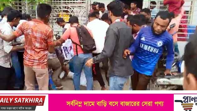 শ্যামনগরে যুবদল নেতার নেতৃত্বে প্রেসক্লাবে ঢুকে সভাপতির উপর হামলা: আটক -০২