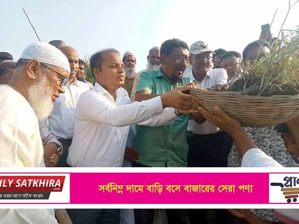 দেবহাটার ১০ ফুটের খাল কাটার উদ্বোধন