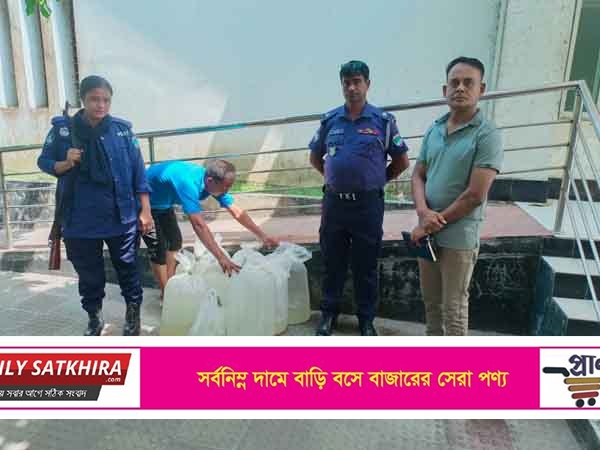 দেবহাটায় আটক ভারতীয় রেনু পোনা ইছামতি নদীতে অবমুক্ত