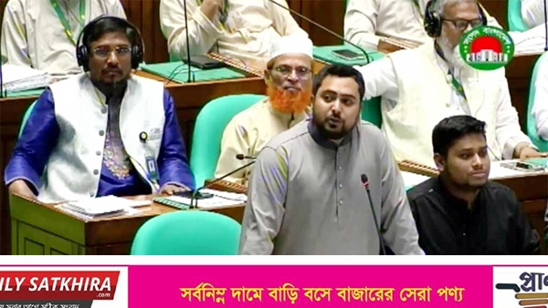 ‘আমাদের দুর্ভাগ্য একজন দুর্নীতিবাজ, অপদার্থ এখনও রাষ্ট্রপতি’