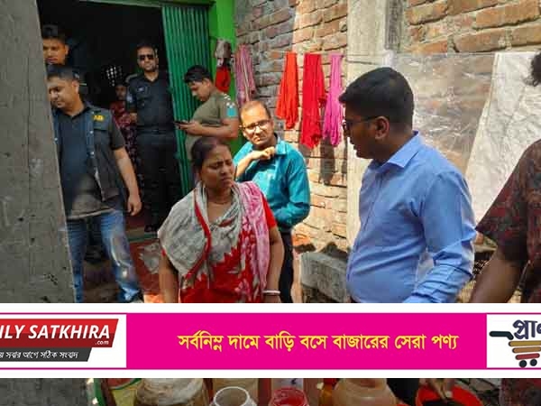 সাতক্ষীরায় আইসক্রিম কারখানায় র‍্যাবের অভিযান, দুই প্রতিষ্ঠানকে ২ লাখ টাকা জরিমানা