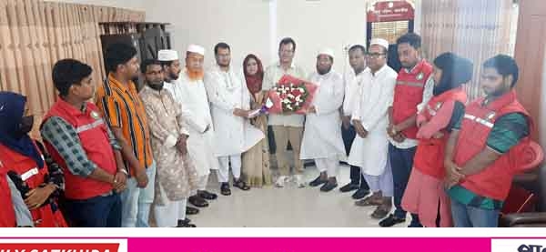 সাতক্ষীরা জেলা পরিষদের প্রশাসক হাবিবকে রেড ক্রিসেন্ট ইউনিটের শুভেচ্ছা