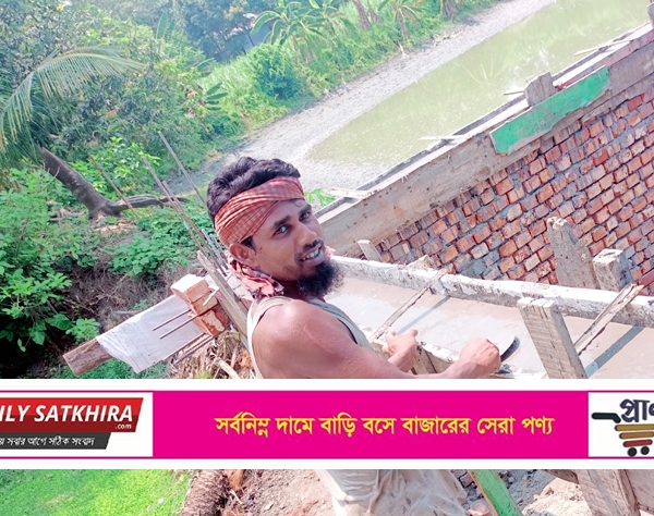 দেবহাটায় তীব্র তাপদাহে জনজীবন বিপর্যস্ত, স্বস্তির বৃষ্টির অপেক্ষায় মানুষ