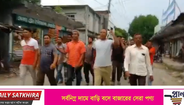 কালীগঞ্জে তাঁতীদলের বিক্ষোভ মিছিল