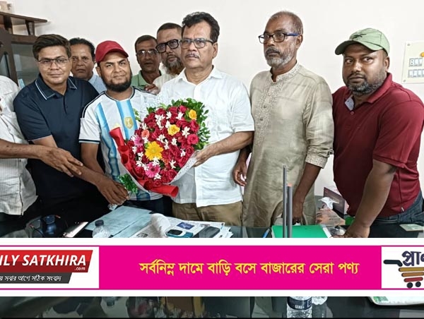 নবনিযুক্ত প্রশাসক হাবিবুল ইসলাম হাবিবকে ফুলেল শুভেচ্ছা