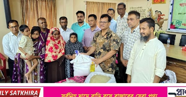 ঋশিল্পী ইন্টারন্যাশনালের উদ্যোগে দুস্থ ও প্রতিবন্ধীদের মাঝে খাদ্য সহায়তা বিতরণ