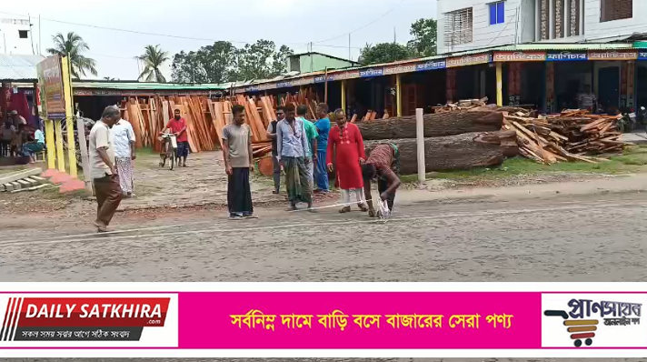সাতক্ষীরায় সড়কের জমি দখল করে কাঁটাতারের বেড়া দেওয়ার অভিযোগ
