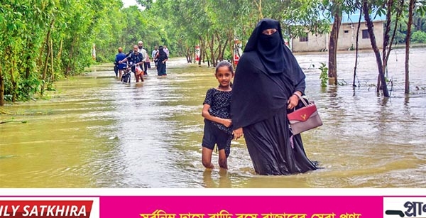 পাহাড় ধস – বন্যা: নিহত ৪৪- ক্ষতিগ্রস্ত ১০ লাখের বেশি