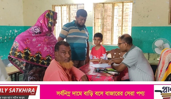 কলারোয়ায় আমেরিকা প্রবাসী দম্পতির সহযোগিতা বিনামূল্যে মেডিকেল ক্যাম্প