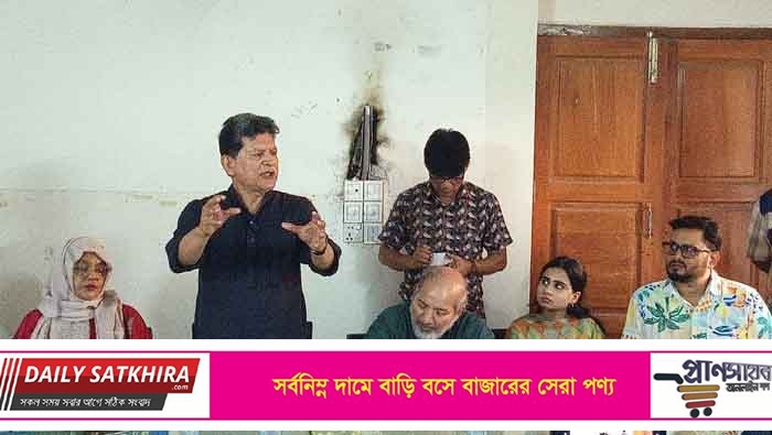 তালায় জেলে-কৃষকের জীবন-জীবিকার কথা শুনলেন ড. হোসেন জিল্লুর
