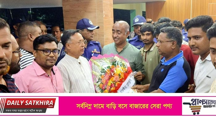 আইনমন্ত্রীর সাথে সাতক্ষীরা প্রেসক্লাব নেতৃত্বের সৌজন্য সাক্ষাৎ
