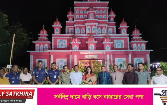 আশাশুনিতে বিভিন্ন পূজামণ্ডপ পরিদর্শনে জেলা প্রশাসক কাউসার আজিজ