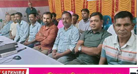 সাতক্ষীরায় বিভিন্ন পূজা মণ্ডপ পরিদর্শন করলেন সাবেক মেয়র চিশতি
